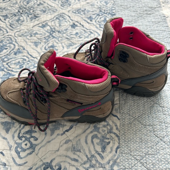 BearPaw high-top hiking shoes Size 8W brown - Picture 4 of 7